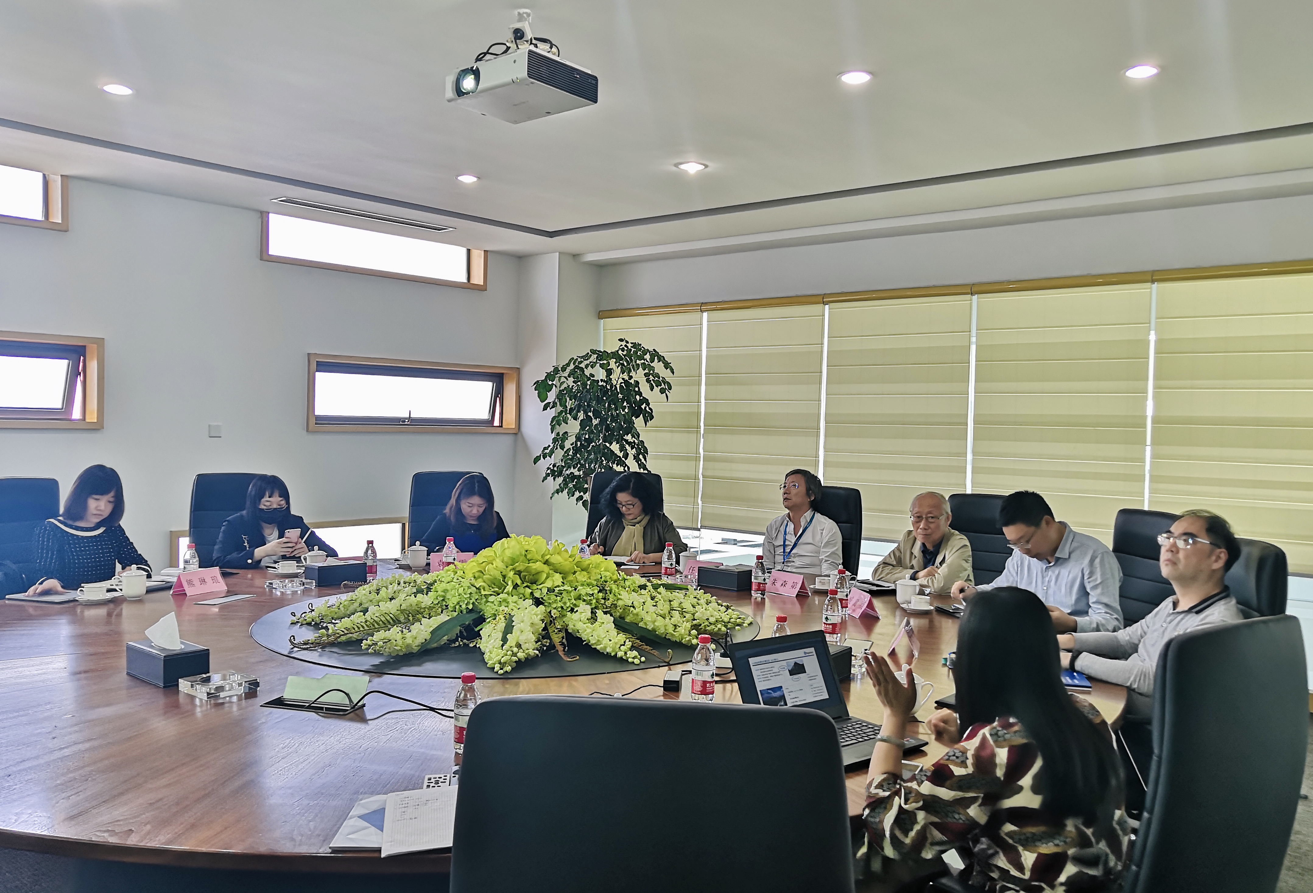 中文字幕按摩做爰